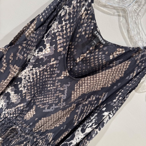 Express snakeskin cold shoulder duster top ❤️ - Picture 4 of 8